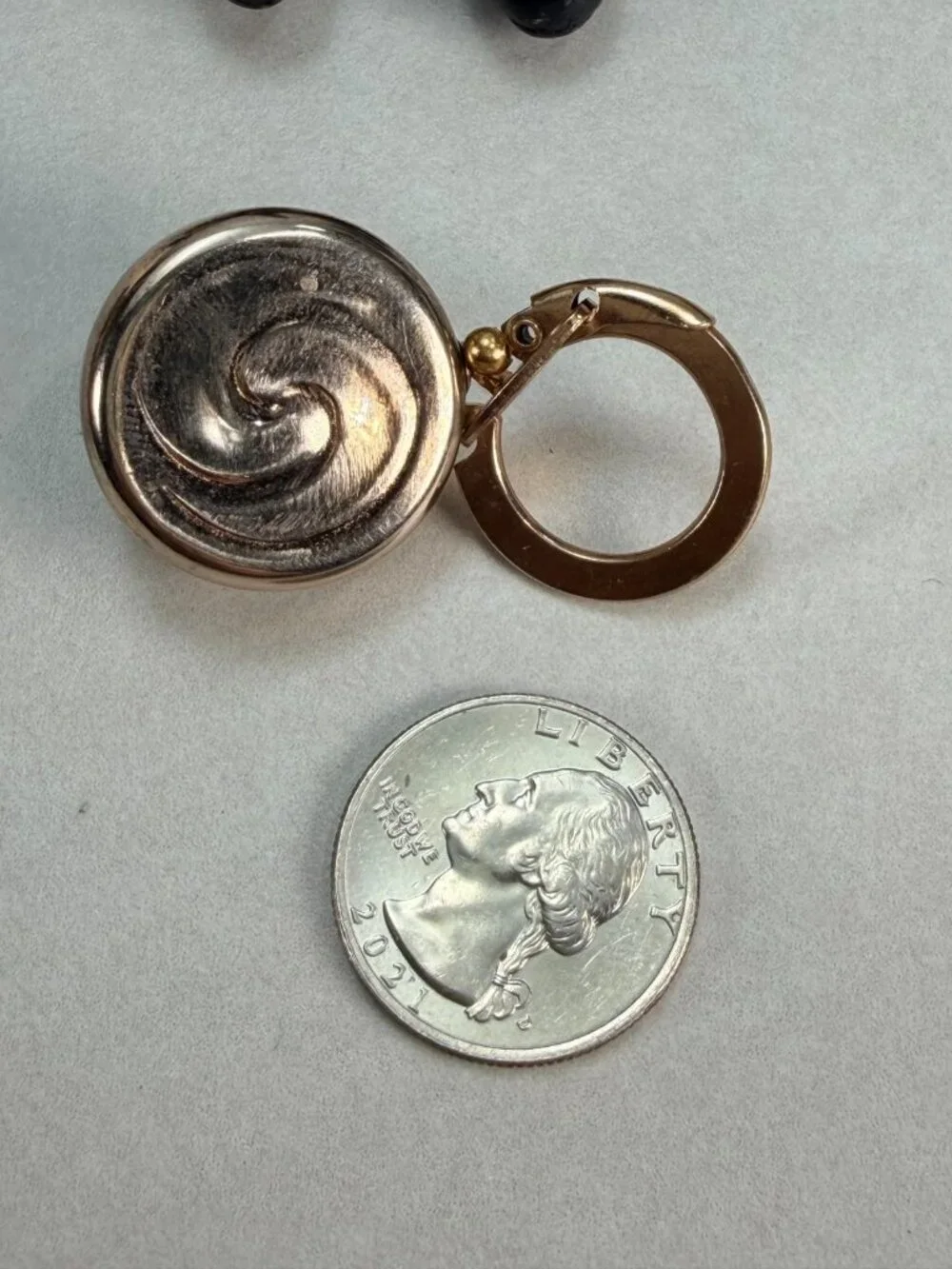 Vintage Abon Creations Retractable Key Reel Badge Holder Gold Tone Swirl Clip